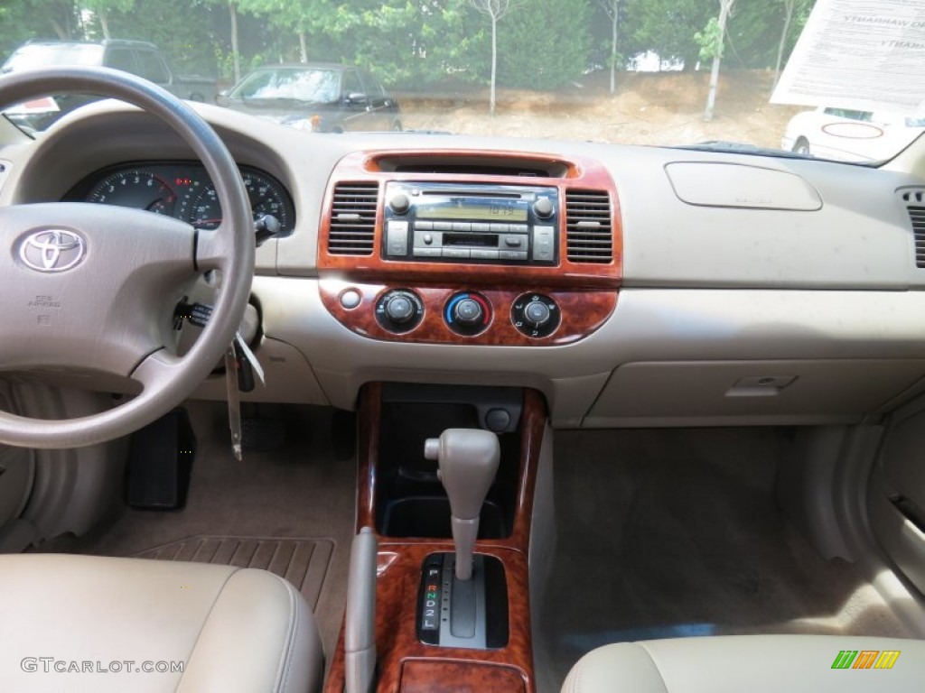 2004 Toyota Camry LE Stone Dashboard Photo #68212794