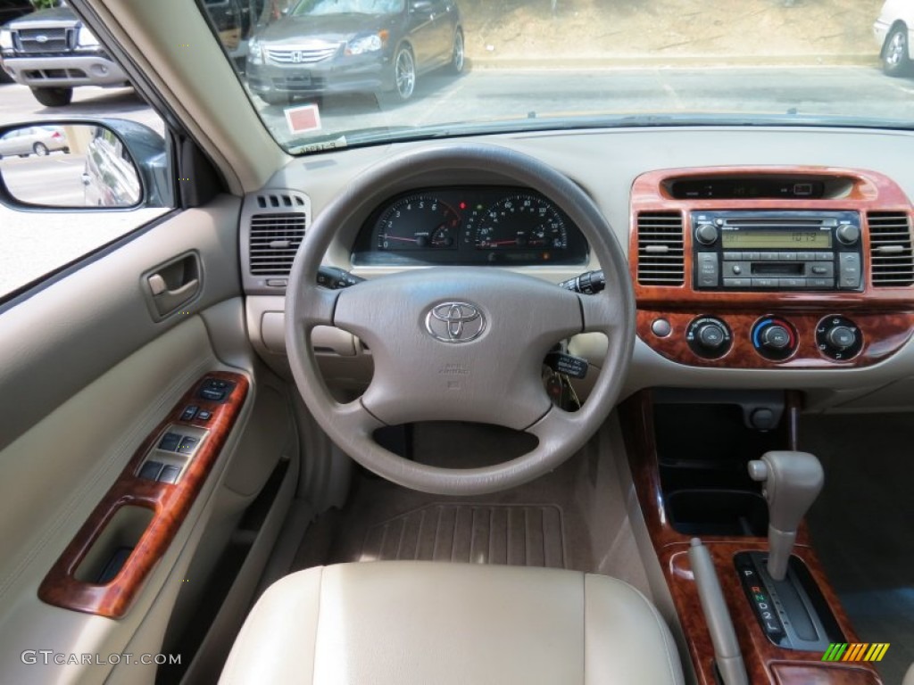 2004 Toyota Camry LE Stone Dashboard Photo #68212800