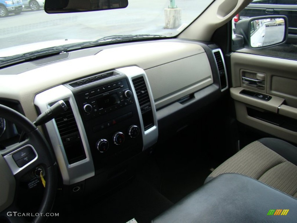 2011 Ram 1500 SLT Quad Cab - Bright White / Dark Slate Gray/Medium Graystone photo #16