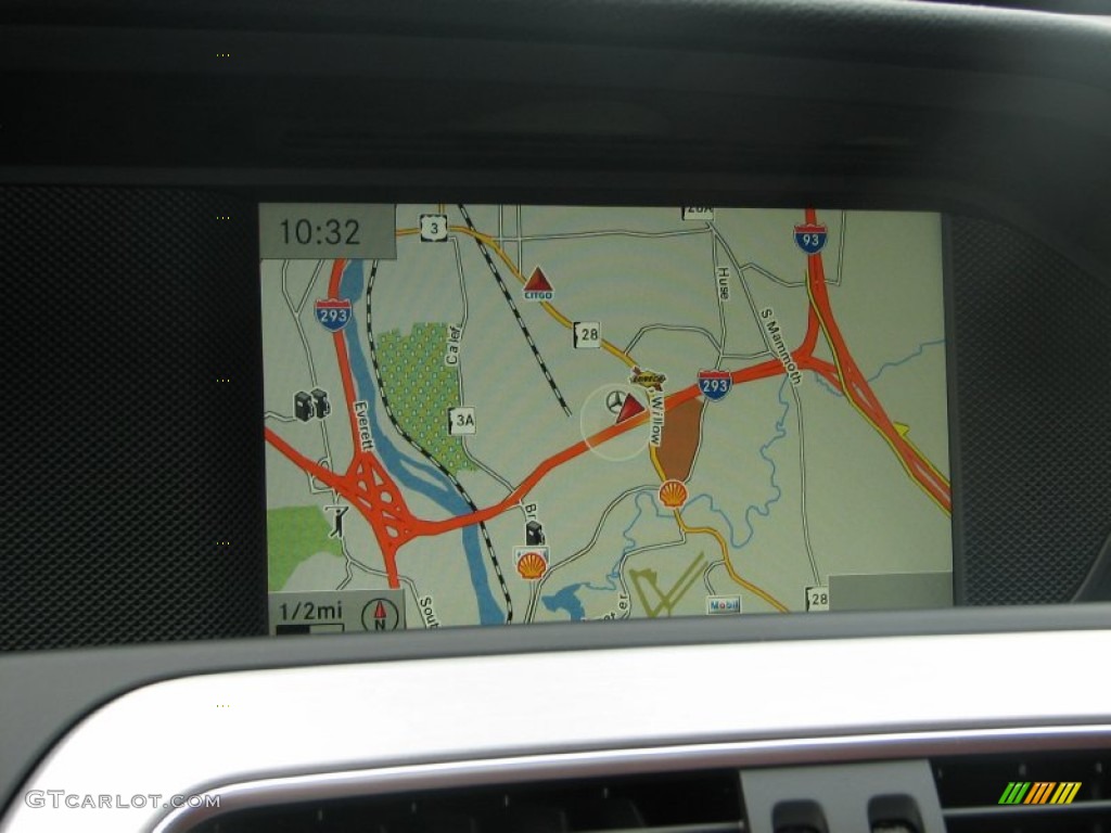 2013 Mercedes-Benz C 250 Coupe Navigation Photos