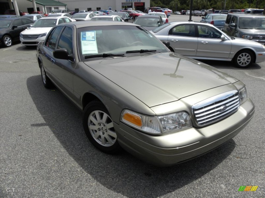 2006 Crown Victoria LX - Arizona Beige Metallic / Light Camel photo #1