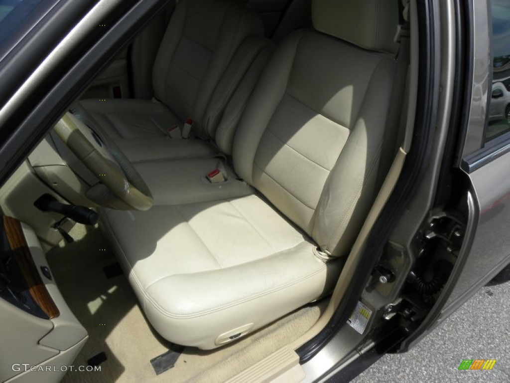 2006 Ford Crown Victoria LX Front Seat Photo #68216289