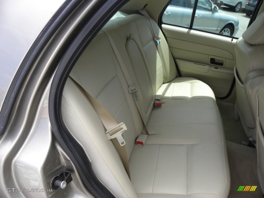 2006 Ford Crown Victoria LX Rear Seat Photo #68216346