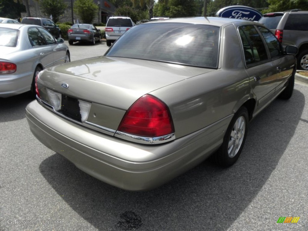 Arizona Beige Metallic 2006 Ford Crown Victoria LX Exterior Photo #68216361