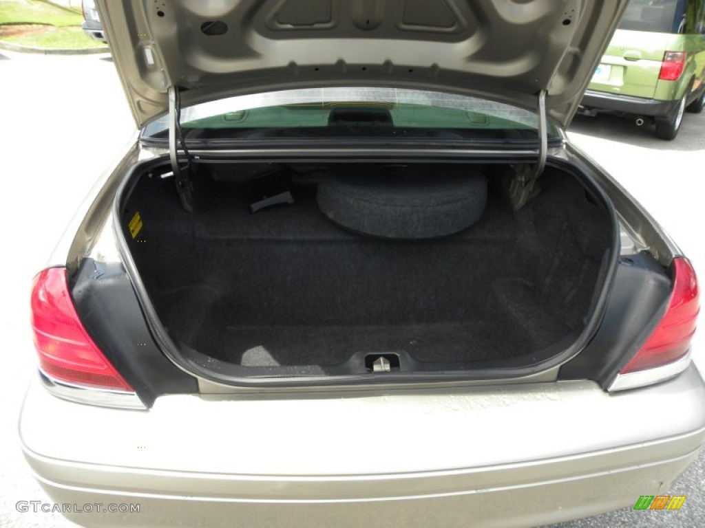 2006 Ford Crown Victoria LX Trunk Photo #68216367