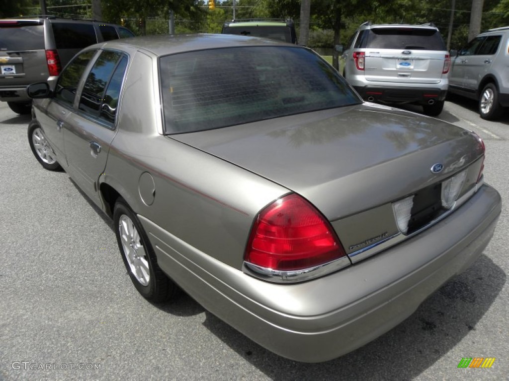 Arizona Beige Metallic 2006 Ford Crown Victoria LX Exterior Photo #68216373