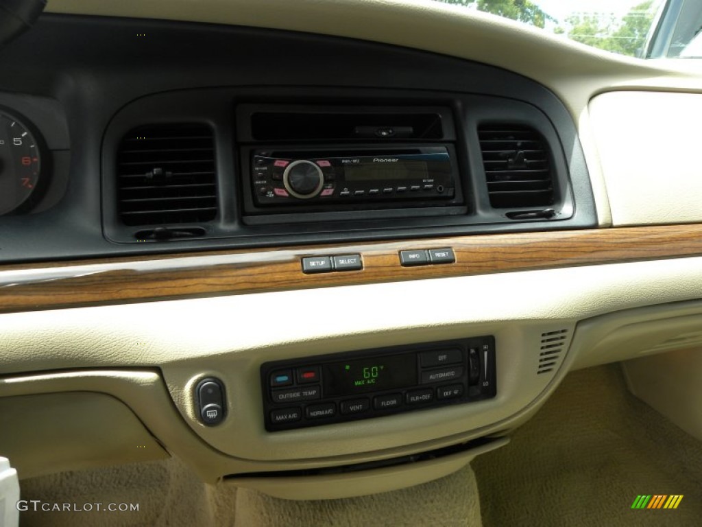 2006 Crown Victoria LX - Arizona Beige Metallic / Light Camel photo #20