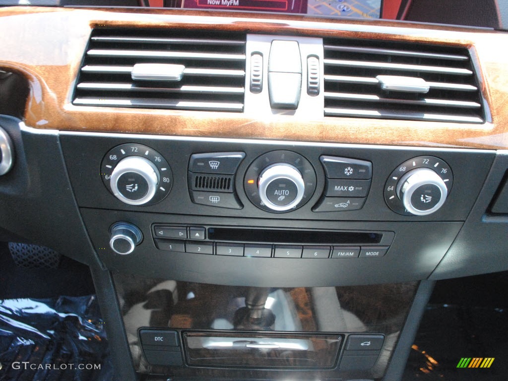 2010 BMW 5 Series 528i Sedan Controls Photo #68219067