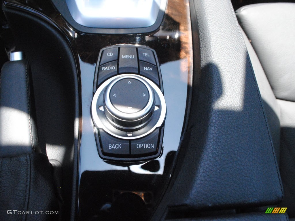 2010 BMW 5 Series 528i Sedan Controls Photo #68219073