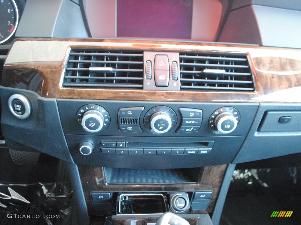 2010 BMW 5 Series 528i Sedan Controls Photo #68219229