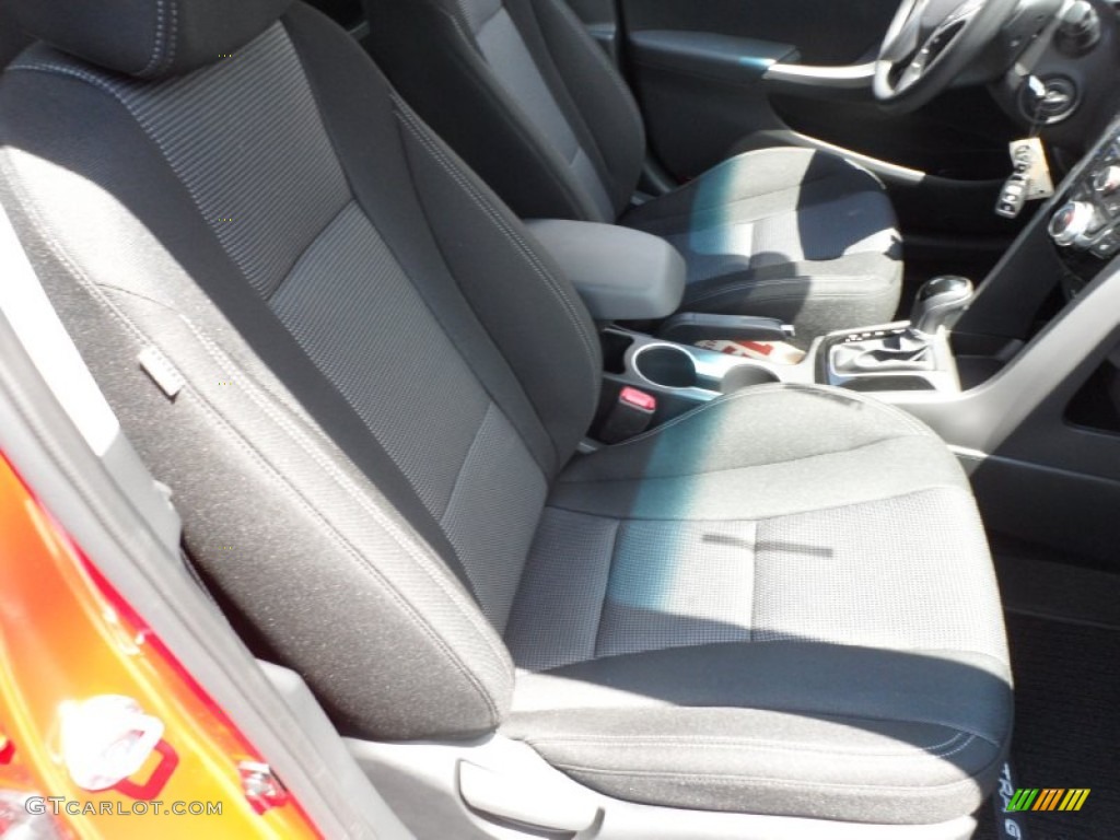 2013 Elantra GT - Volcanic Red / Black photo #18