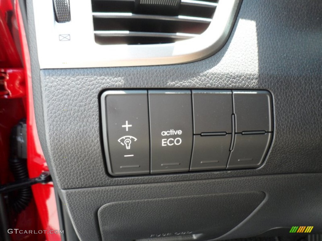 2013 Elantra GT - Volcanic Red / Black photo #32