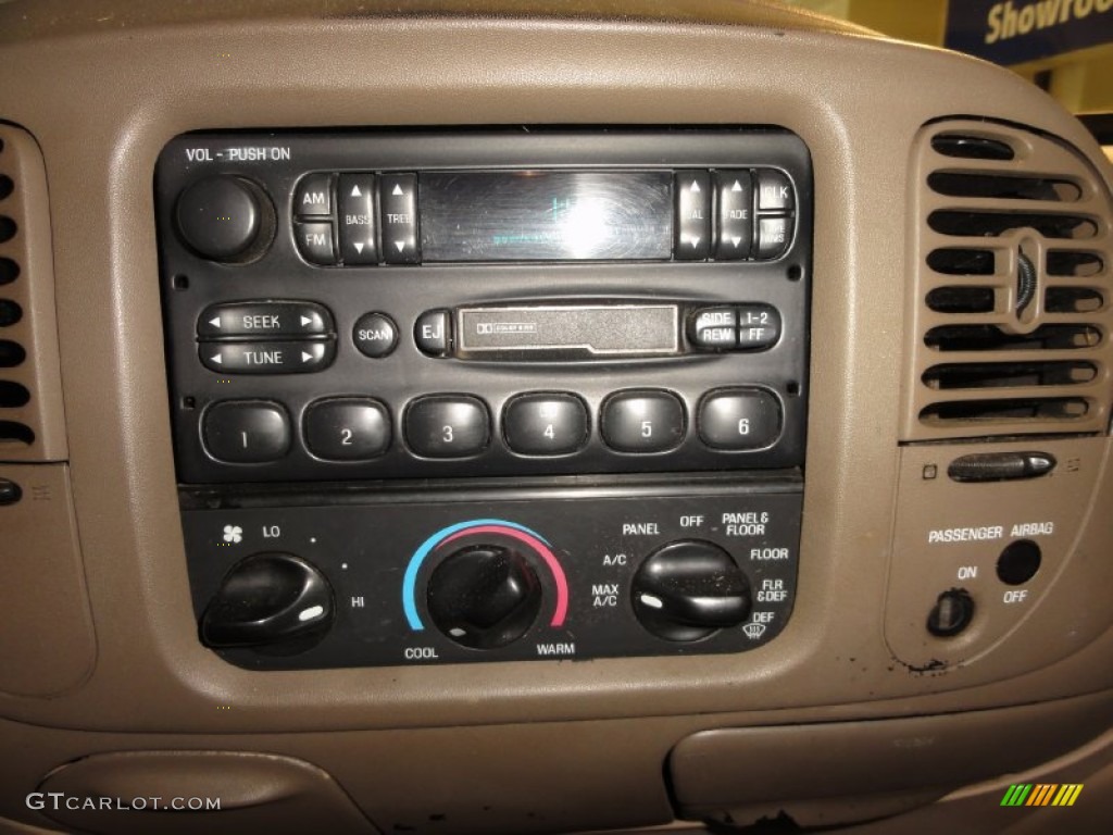 1998 Ford F150 XL SuperCab Controls Photo #68221789