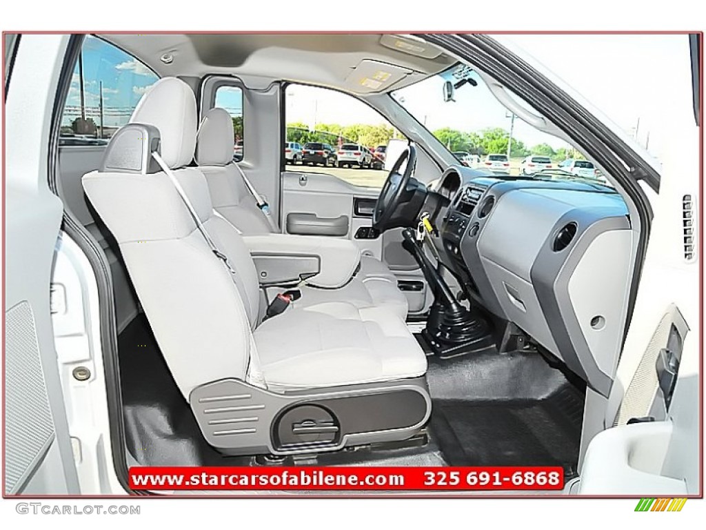 2006 F150 STX Regular Cab - Silver Metallic / Medium Flint photo #31