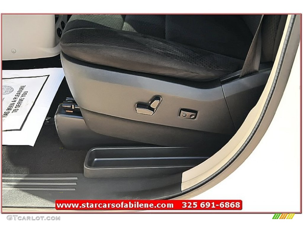 2012 Grand Caravan Crew - Stone White / Black/Light Graystone photo #16