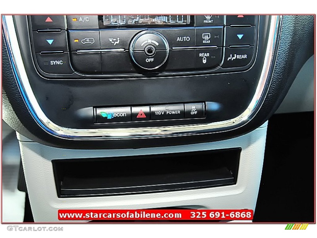 2012 Grand Caravan Crew - Stone White / Black/Light Graystone photo #41