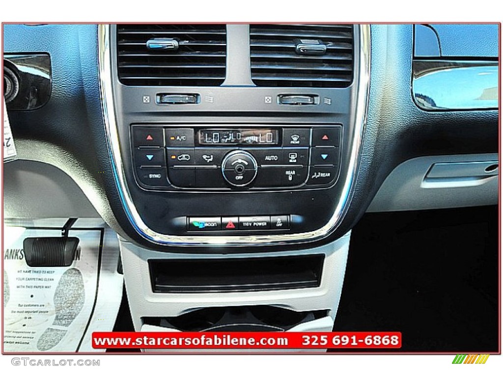 2012 Grand Caravan Crew - Stone White / Black/Light Graystone photo #45