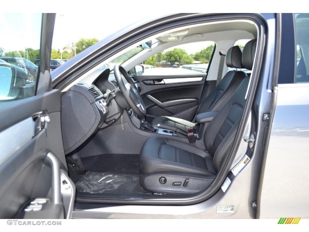 Titan Black Interior 2013 Volkswagen Passat 2.5L SE Photo #68235760