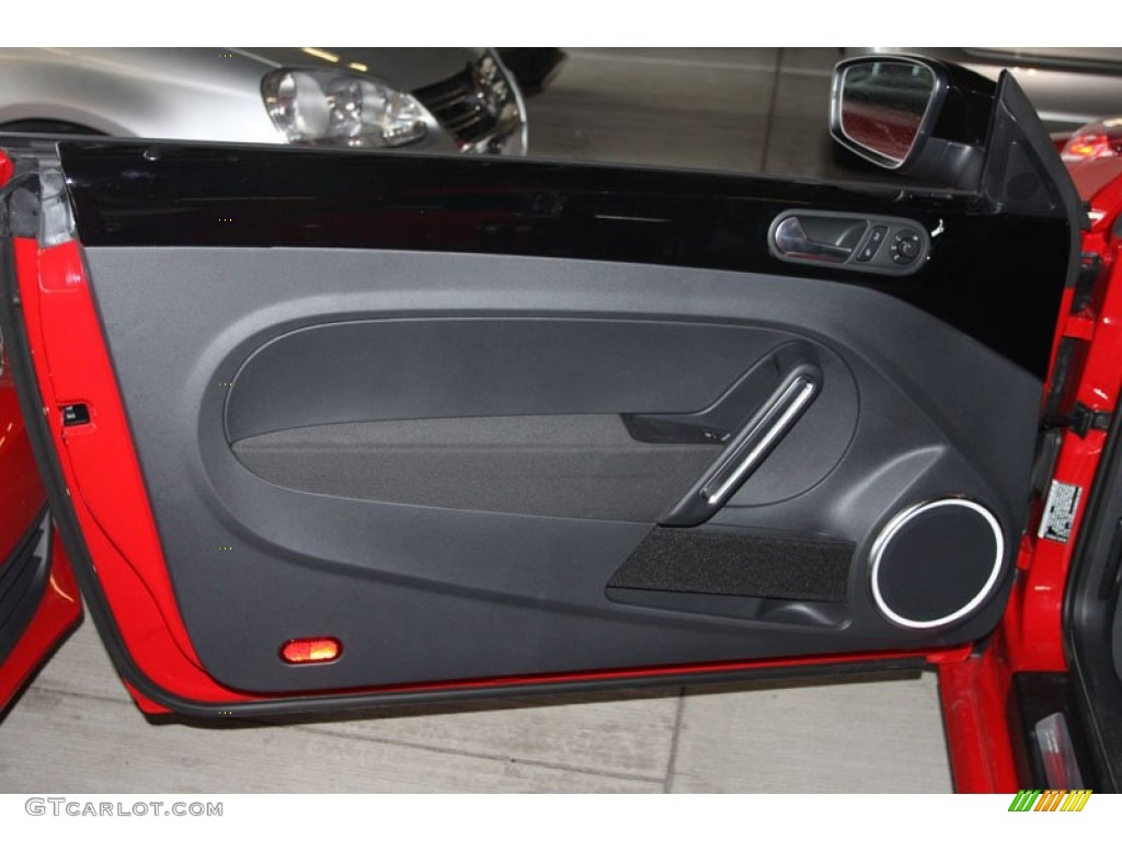 2012 Volkswagen Beetle Turbo Titan Black Door Panel Photo #68236345