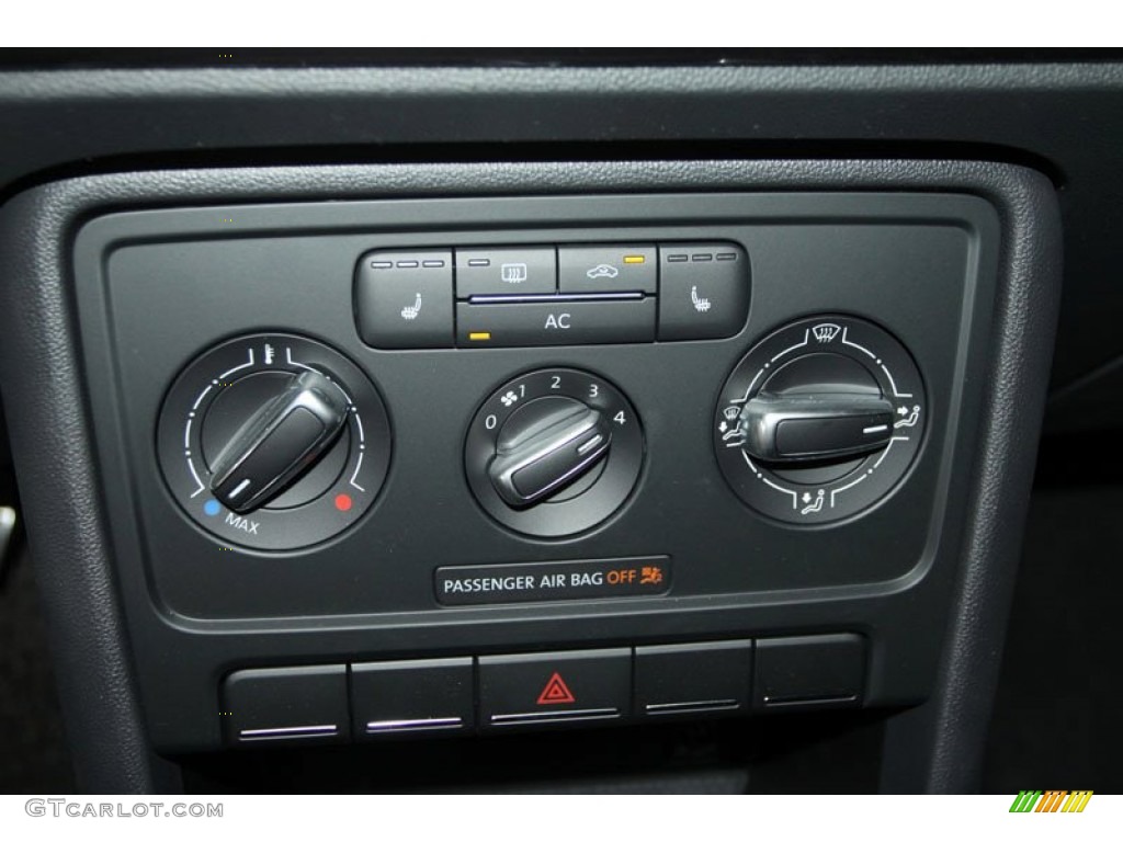 2012 Volkswagen Beetle Turbo Controls Photo #68236405