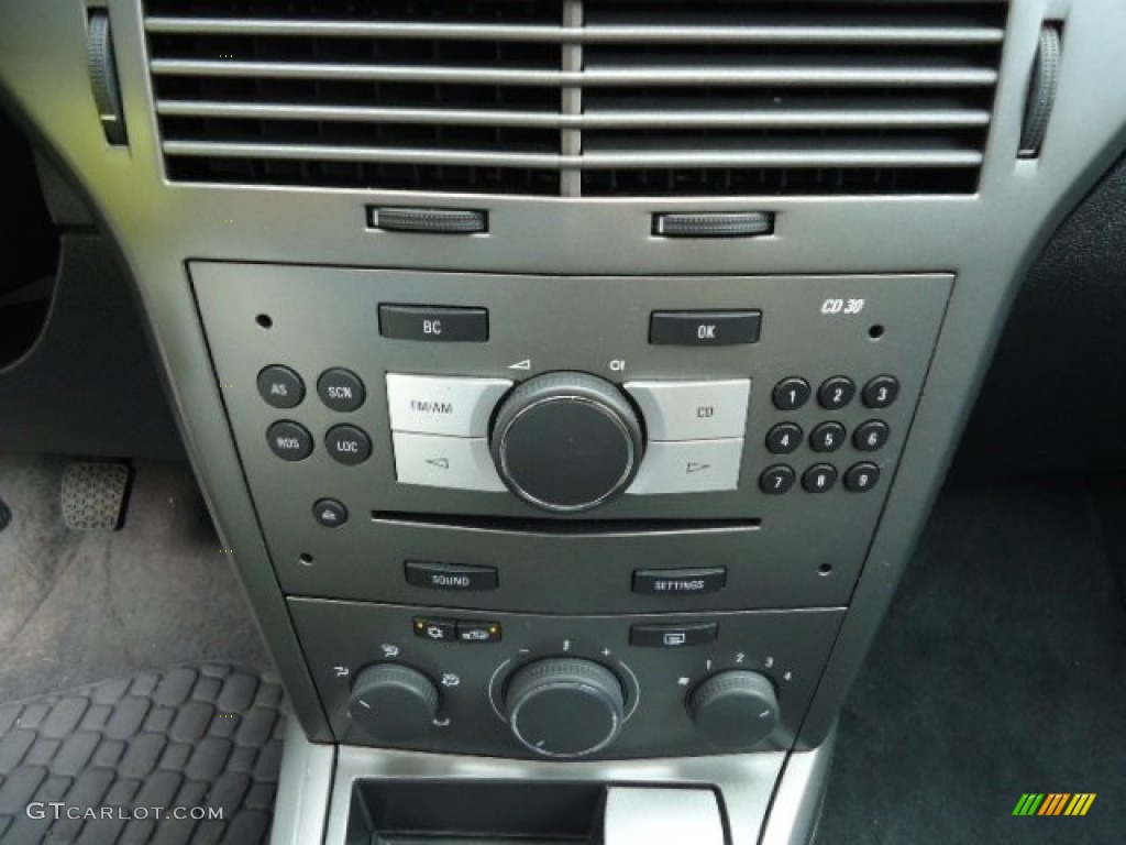 2008 Saturn Astra XE Sedan Controls Photos