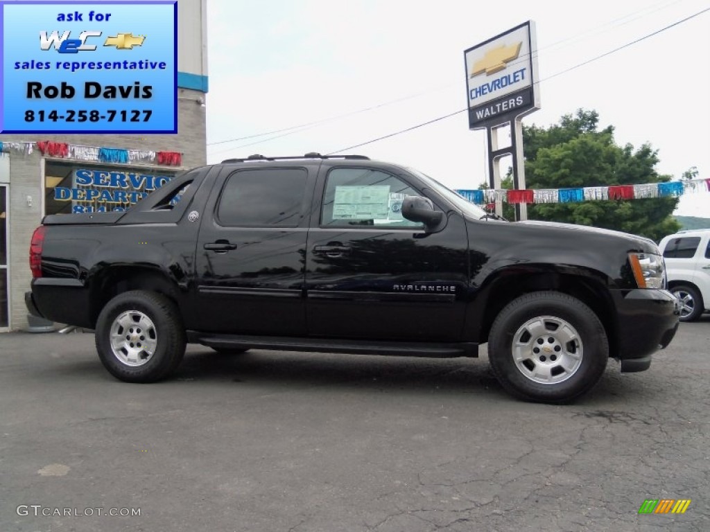 Black Chevrolet Avalanche