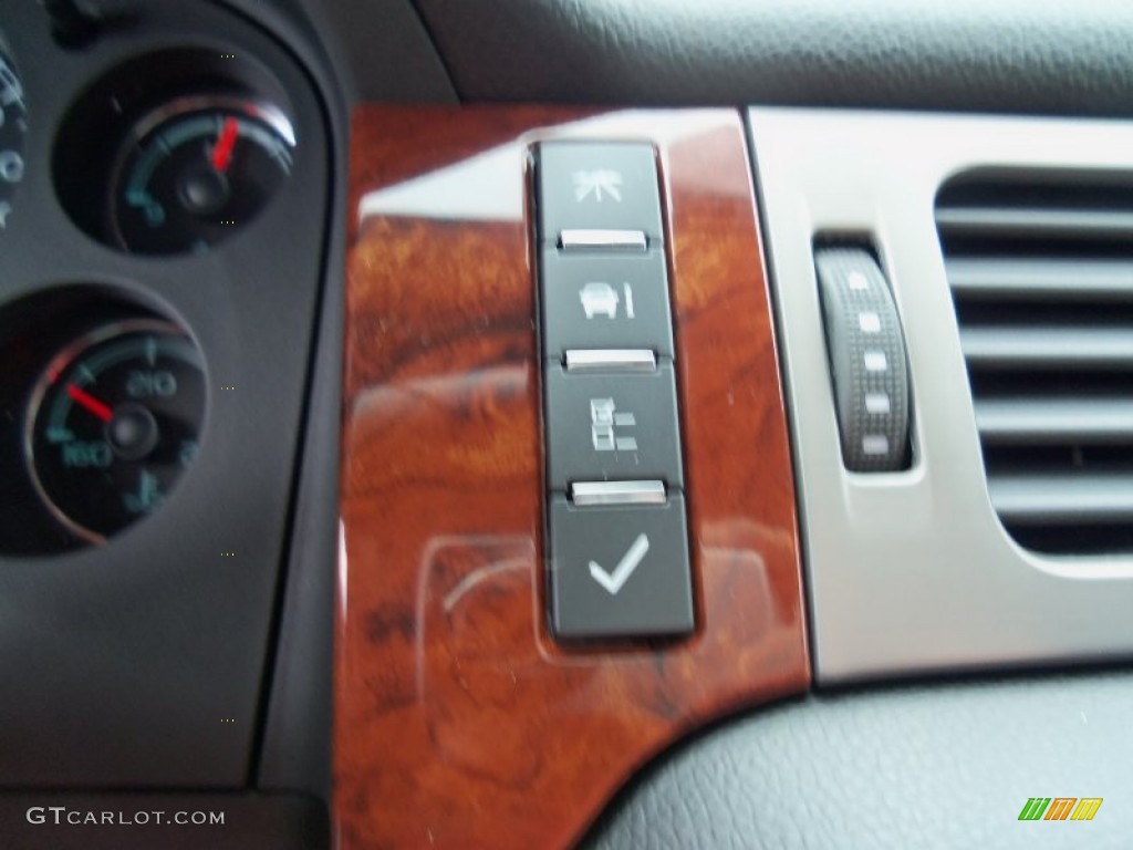 2013 Chevrolet Avalanche LS 4x4 Black Diamond Edition Controls Photo #68245270