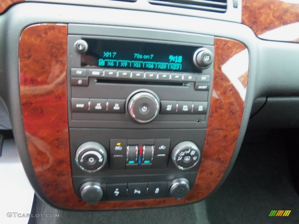 2013 Chevrolet Avalanche LS 4x4 Black Diamond Edition Controls Photo #68245279