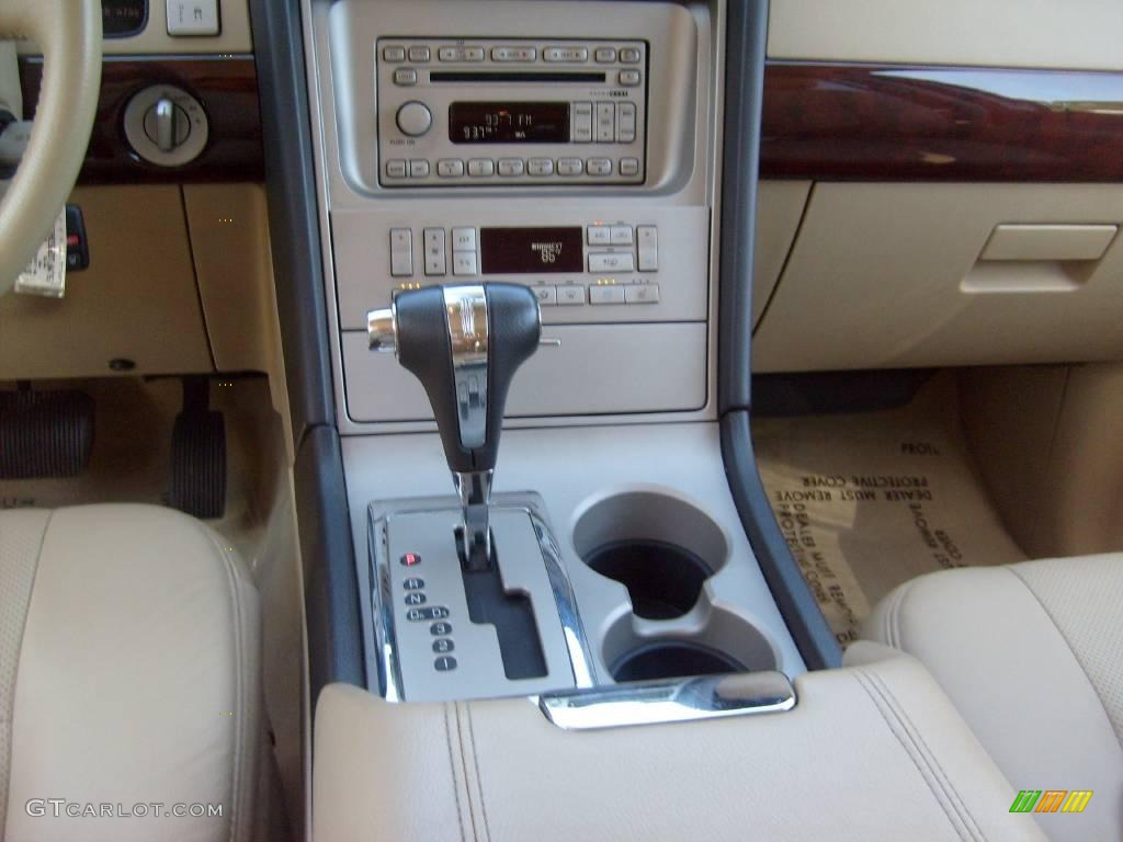 2006 Navigator Luxury 4x4 - Oxford White / Camel photo #26
