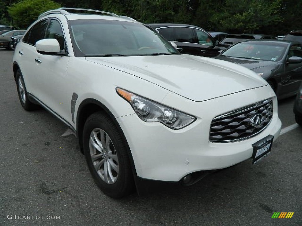 Moonlight White Infiniti FX