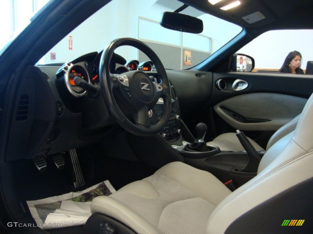 Gray Leather Interior 2009 Nissan 370Z Touring Coupe Photo #68246299
