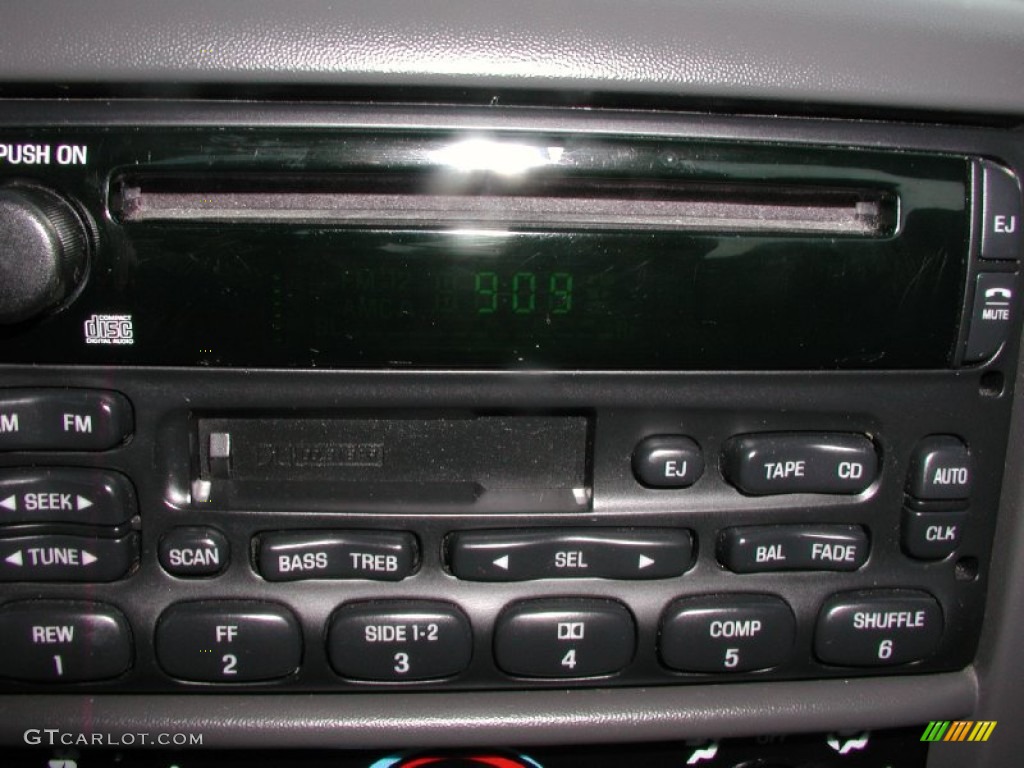 2002 Ford F350 Super Duty XL Regular Cab 4x4 Audio System Photo #68248696