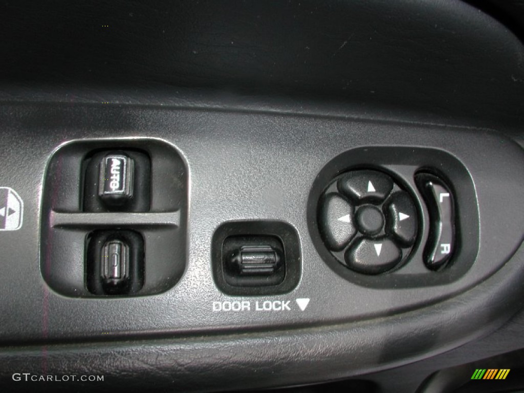 2005 Dodge Ram 2500 SLT Regular Cab 4x4 Controls Photo #68248912