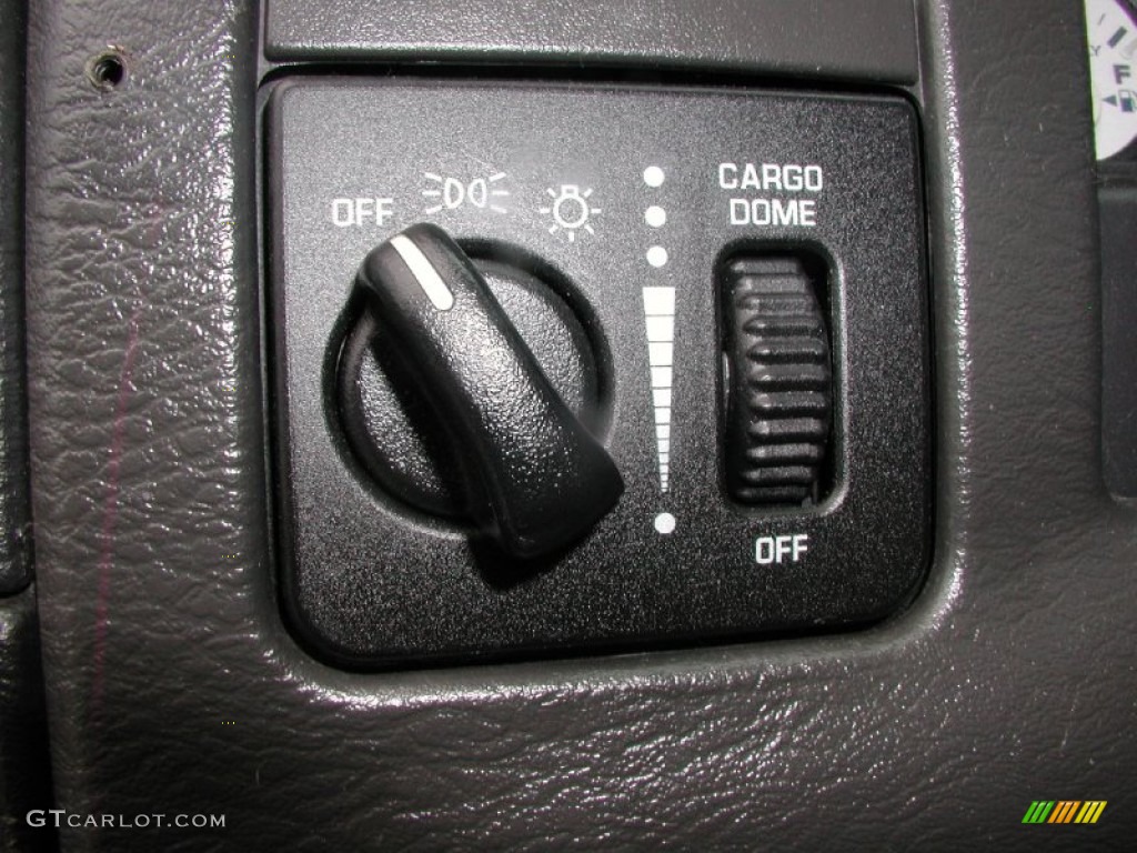 2005 Dodge Ram 2500 SLT Regular Cab 4x4 Controls Photo #68248924
