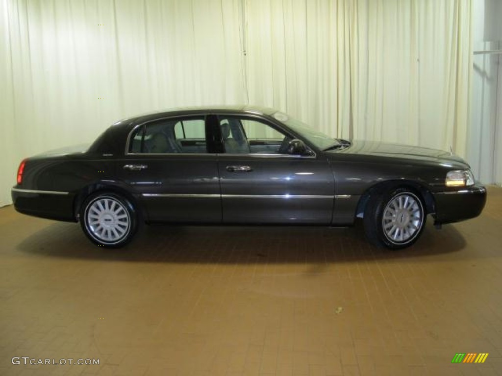 2005 Town Car Sedan - Charcoal Beige Metallic / Medium Light Stone/Dark Stone photo #4