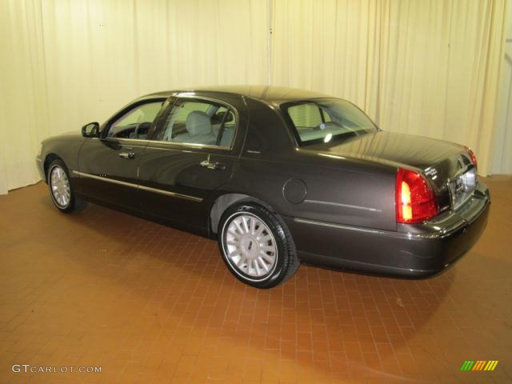 2005 Town Car Sedan - Charcoal Beige Metallic / Medium Light Stone/Dark Stone photo #5