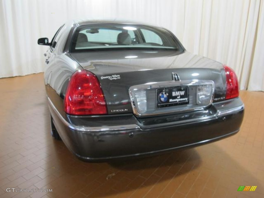 2005 Town Car Sedan - Charcoal Beige Metallic / Medium Light Stone/Dark Stone photo #7