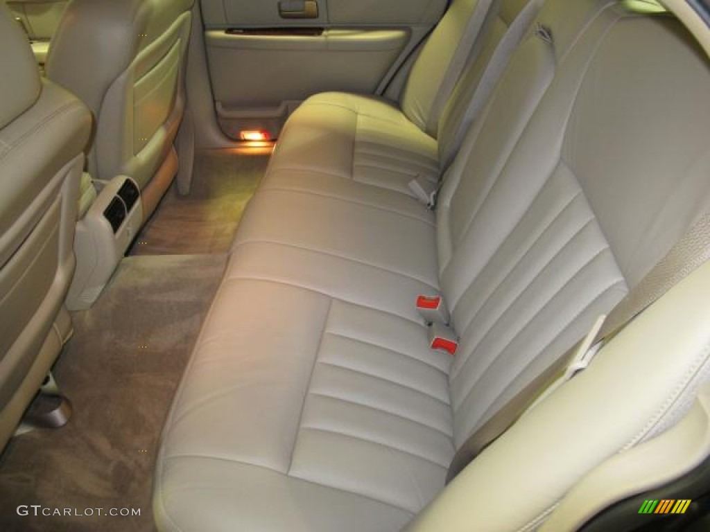 2005 Town Car Sedan - Charcoal Beige Metallic / Medium Light Stone/Dark Stone photo #19