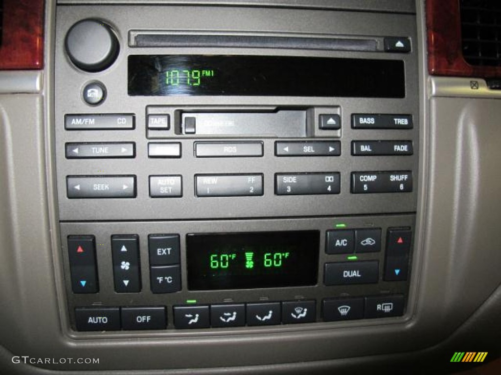 2005 Lincoln Town Car Sedan Audio System Photos