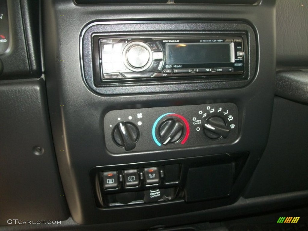 2004 Wrangler Sport 4x4 - Stone White / Dark Slate Gray photo #15