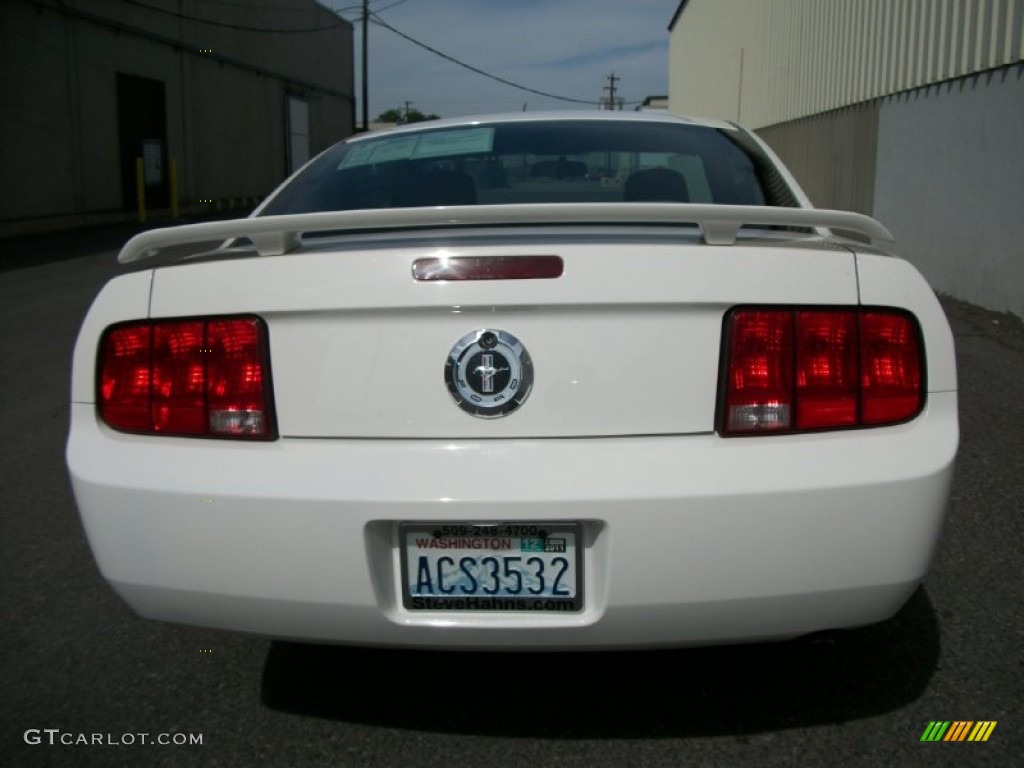 2006 Mustang V6 Deluxe Coupe - Performance White / Light Graphite photo #3
