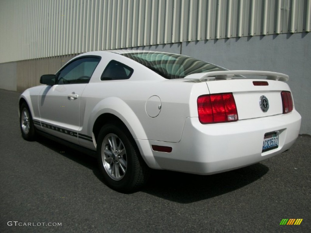 2006 Mustang V6 Deluxe Coupe - Performance White / Light Graphite photo #4