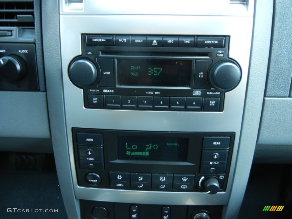 2004 Dodge Durango Limited 4x4 Controls Photo #68263084