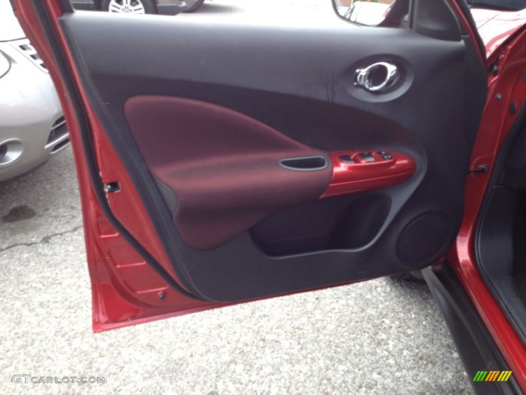 2011 Nissan Juke S AWD Door Panel Photos