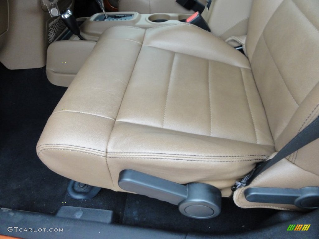 2011 Jeep Wrangler Unlimited Sahara 4x4 Front Seat Photo #68269280