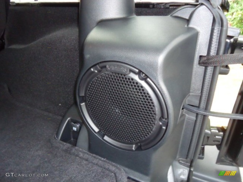 2012 Jeep Wrangler Unlimited Rubicon 4x4 Audio System Photos