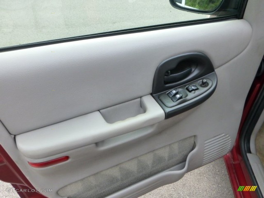2003 Venture  - Redfire Metallic / Medium Gray photo #11