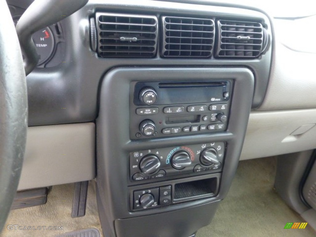 2003 Chevrolet Venture Standard Venture Model Controls Photo #68272313