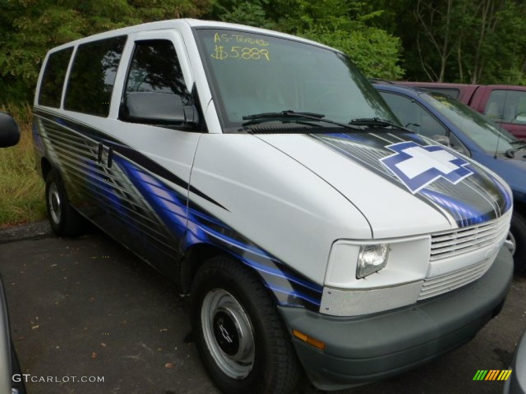 1999 Astro LS AWD Passenger Van - Ivory White / Blue photo #1