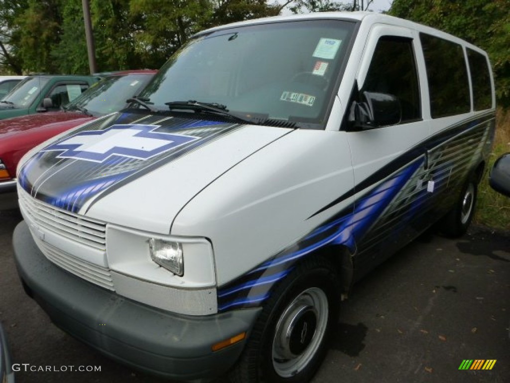 1999 Astro LS AWD Passenger Van - Ivory White / Blue photo #3
